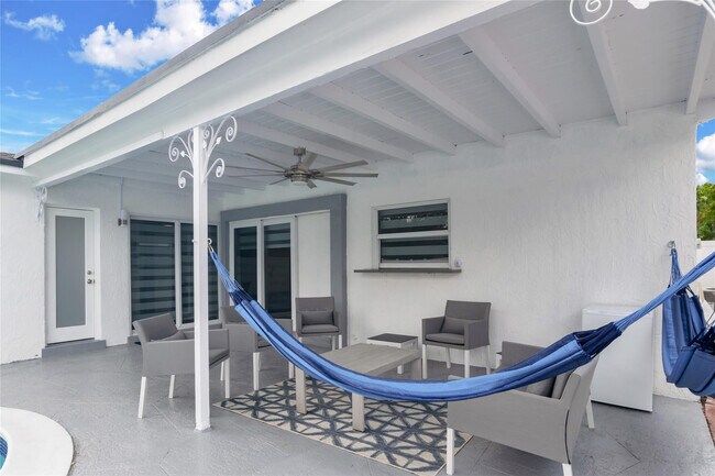 Building Photo - 5311 Pierce St