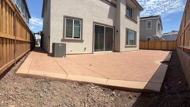 Building Photo - 338 E Beatrice Ave