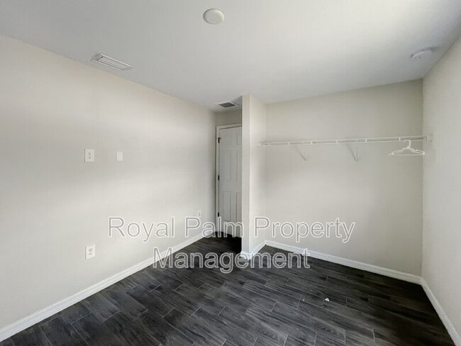 Building Photo - 1304 W 12th St