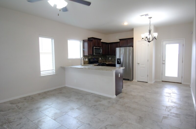 Building Photo - 13276 Emerald Isle St
