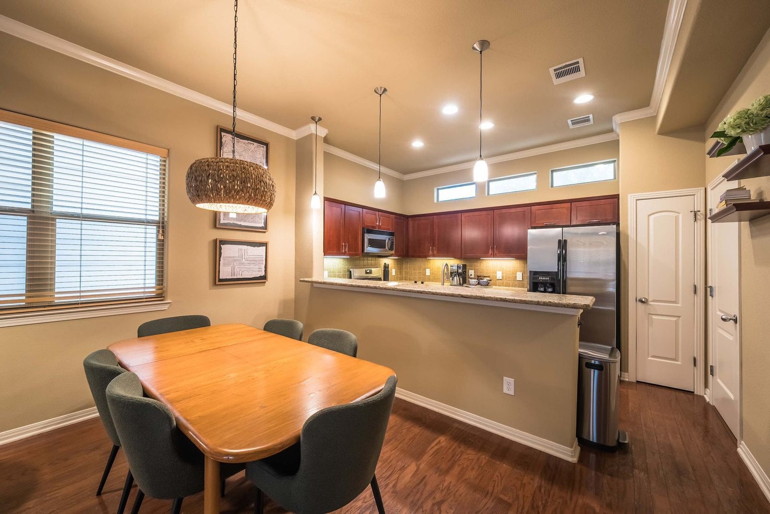 Building Photo - 1115 Kinney Ave