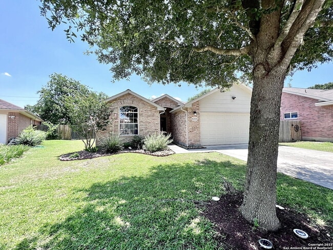 Building Photo - Charming 3-Bed Home Near Medical Center w/ Private Greenbelt Backyard!