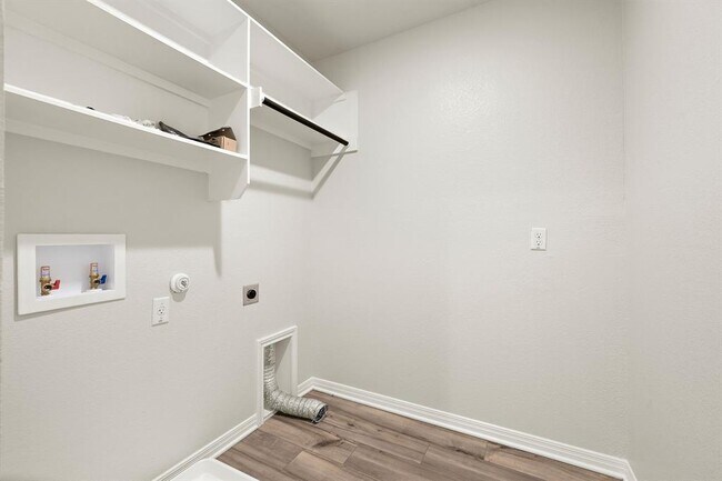 Building Photo - 120 Longmount Cv
