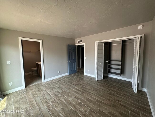 Building Photo - 7032 N Northlight Dr