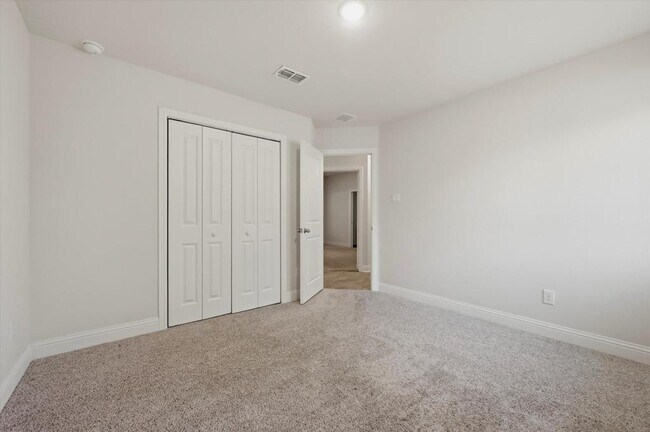 Building Photo - 104 S Jordan St