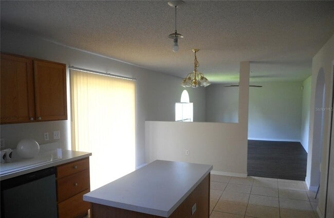 Building Photo - 950 Derbyshire Dr