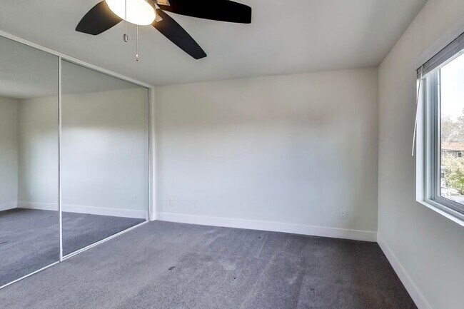 Building Photo - 1662 Hollenbeck Ave