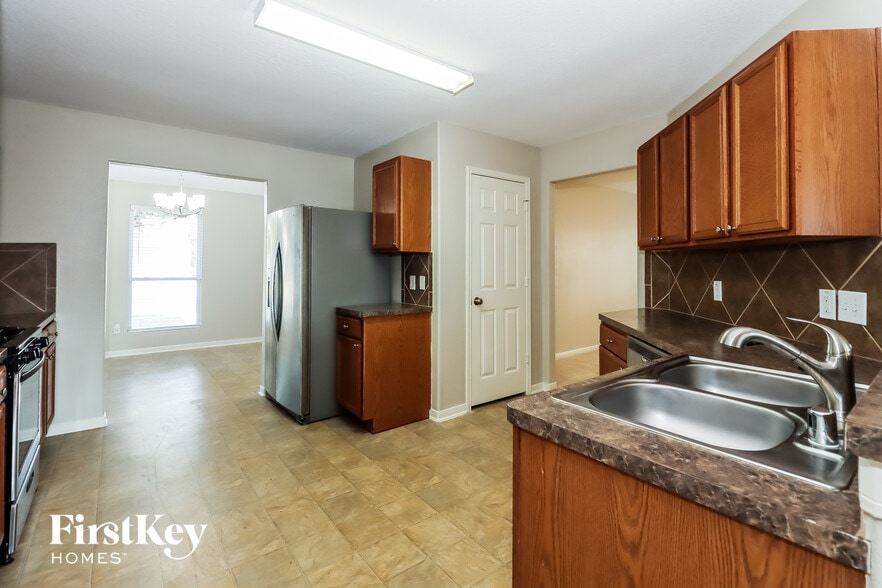 Building Photo - 5039 Lamppost Hill Ct