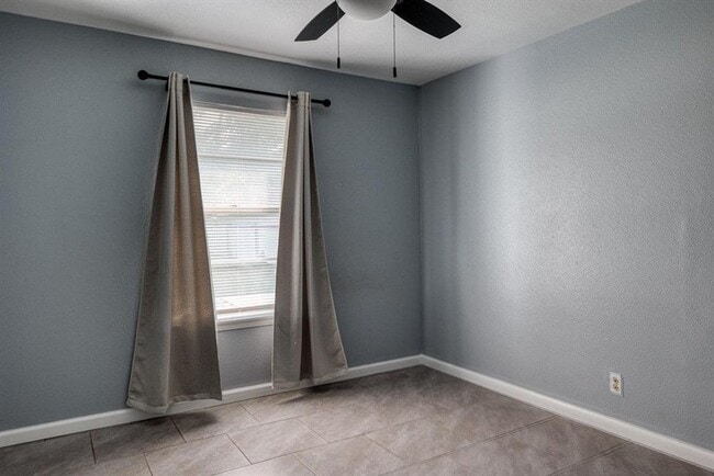 Building Photo - 3bedroom 1 bath remodeled