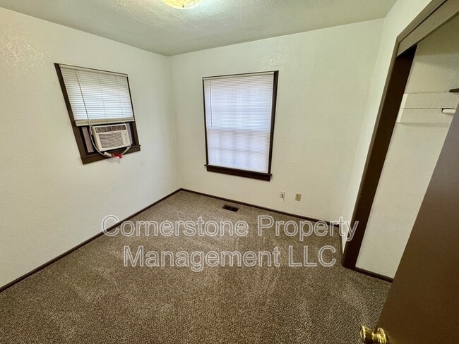 Building Photo - 615 Birch St