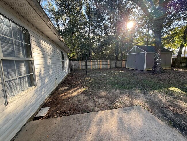 Building Photo - 192 Mary Ln