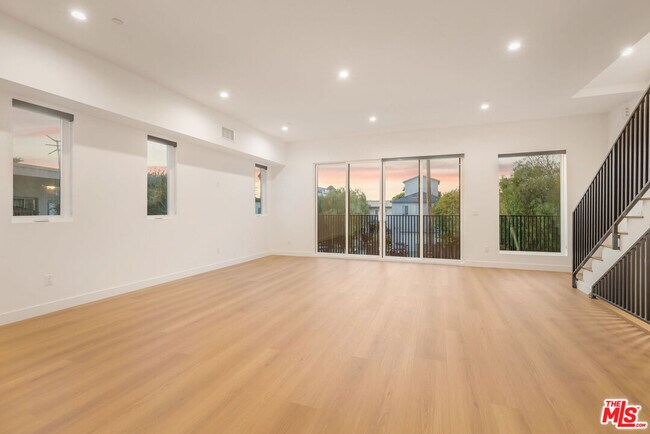 Building Photo - 12706 Pacific Ave