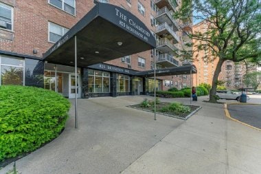 Building Photo - 825 Morrison Ave