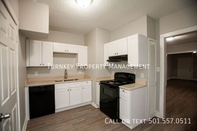 Building Photo - 1415 S Cedar St