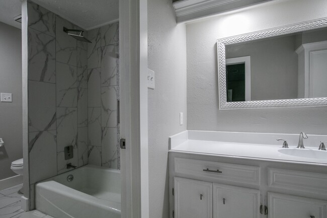 Building Photo - 16623 Wimbledon Forest Dr