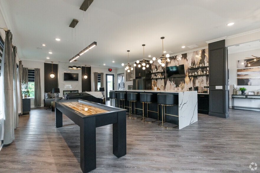 Primary Photo - Flats on 10th