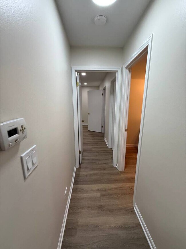 Building Photo - 209 Glengarry Dr