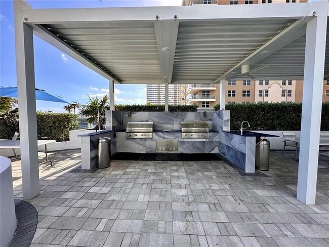 Building Photo - 1880 S Ocean Dr