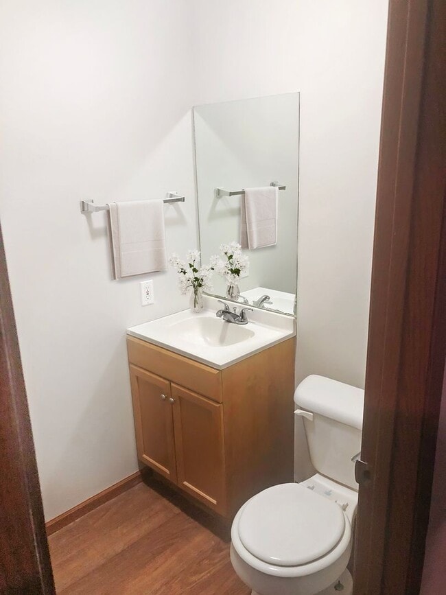 Building Photo - 4 Bedroom Single Family Home