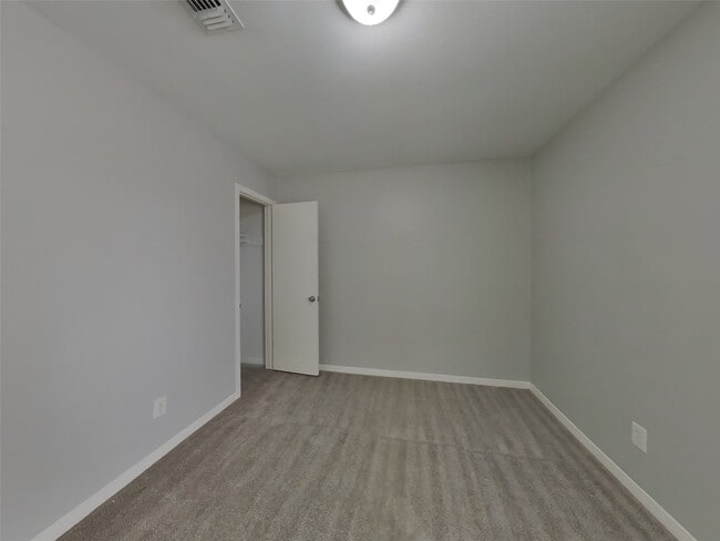 Building Photo - 6422 French Chateau Dr