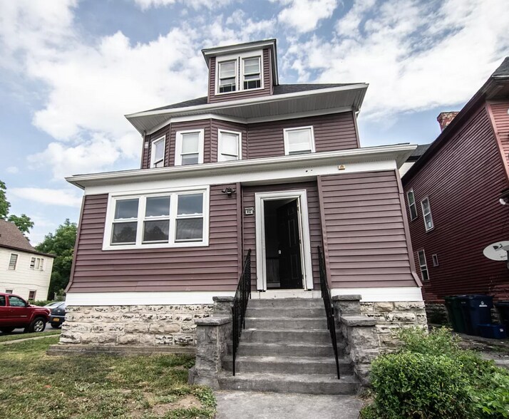 Primary Photo - 402 W Ferry St