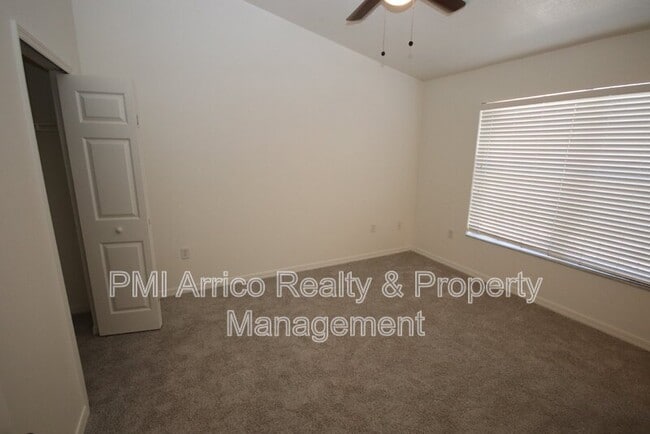 Building Photo - 1575 Blue Magnolia Rd