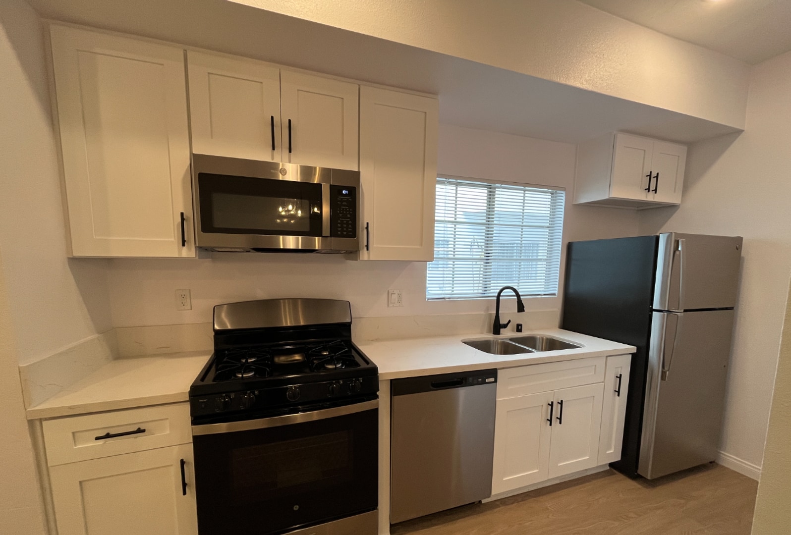 Interior Photo - 312 S Willaman Dr