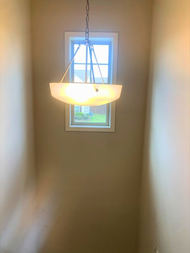 Building Photo - 4 Bedroom House In Gainesville!