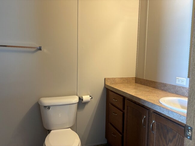 Building Photo - 2131 Windover Dr