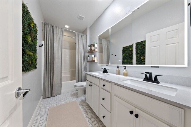 Building Photo - Luxury Dream Home with Unmatched Views and Resort-Style Amenities