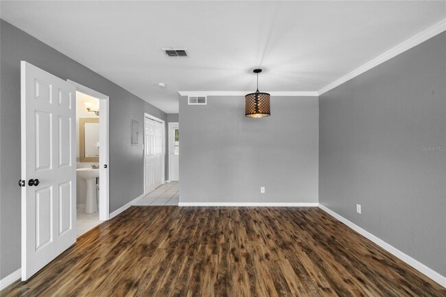 Building Photo - 37250 Embassy Pk Ln