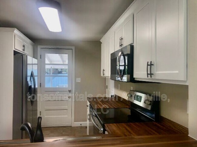 Building Photo - 70 Springside Rd