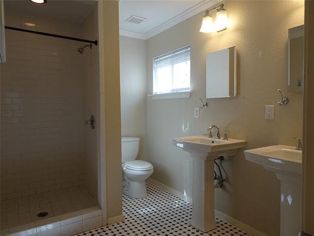 Building Photo - 811 Vinecrest Ln