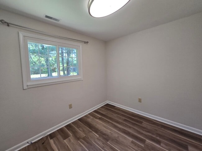 Building Photo - 607 Kellam Cir