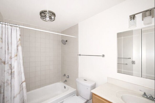 Building Photo - 6700 S South Shore Dr