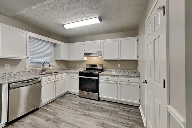 Building Photo - 77 Breckenridge Dr