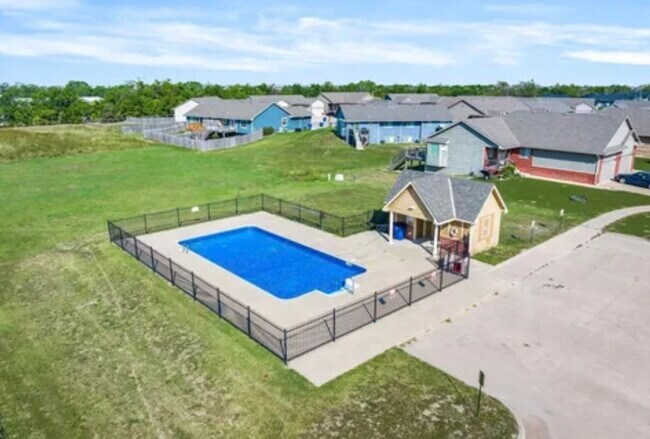 Building Photo - 2439 E Quivira St