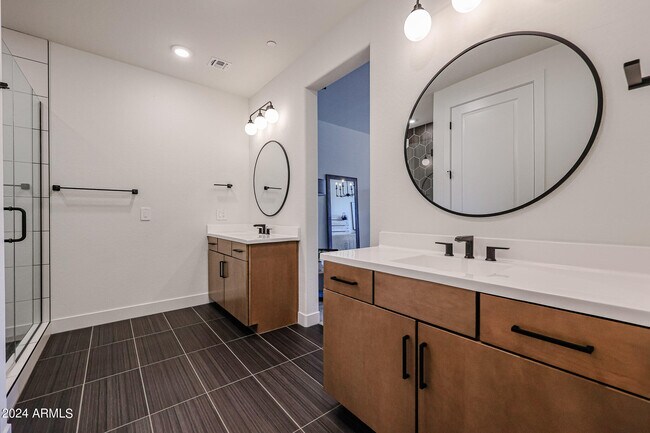 Building Photo - 11300 N Casa Dega Dr