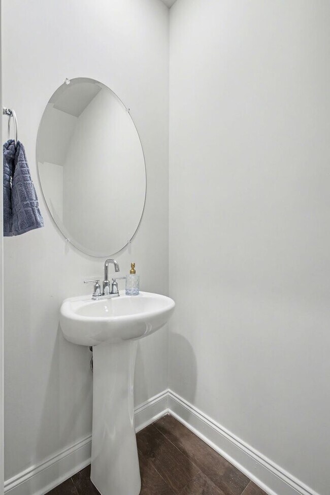 Building Photo - 3 BED 2.5 BATH TOWNHOME ON THE WEST SIDE OF LEBANON!