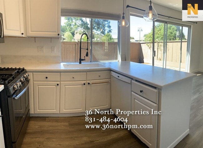Building Photo - Remodeled 3 bed/2 bath Sunny Creekside Con...