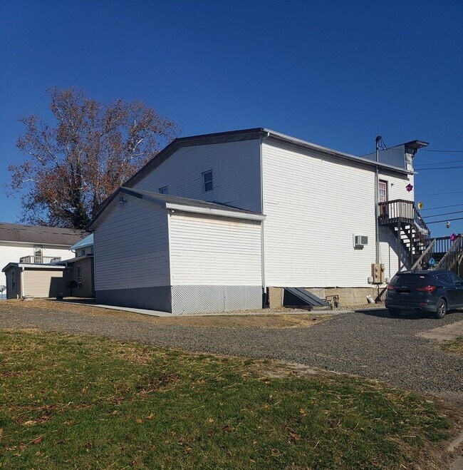 Building Photo - Charming 2BR Duplex in Waterford