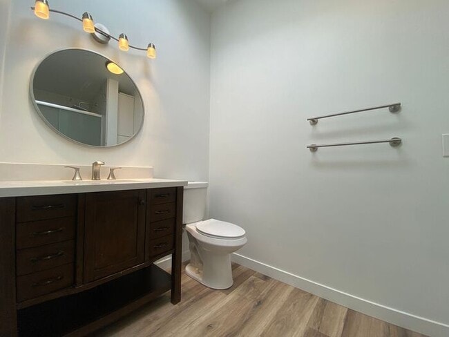 Building Photo - Stunning 2 Bed / 2 Bath Home Near Lake Murray!