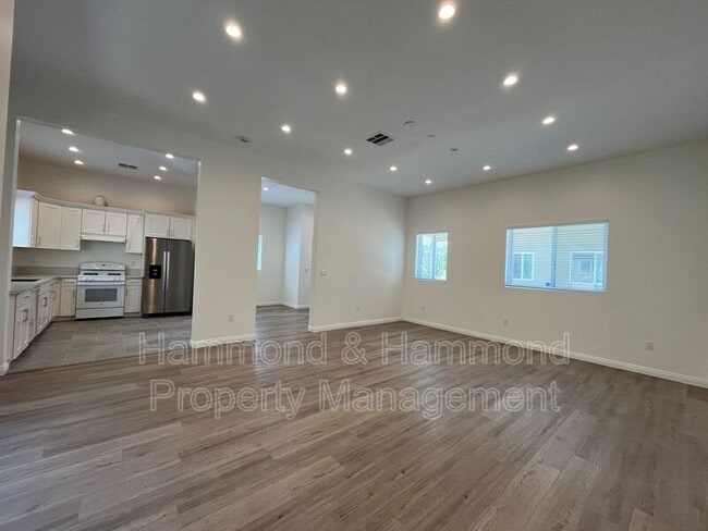 Building Photo - 12680 Bradley Ave