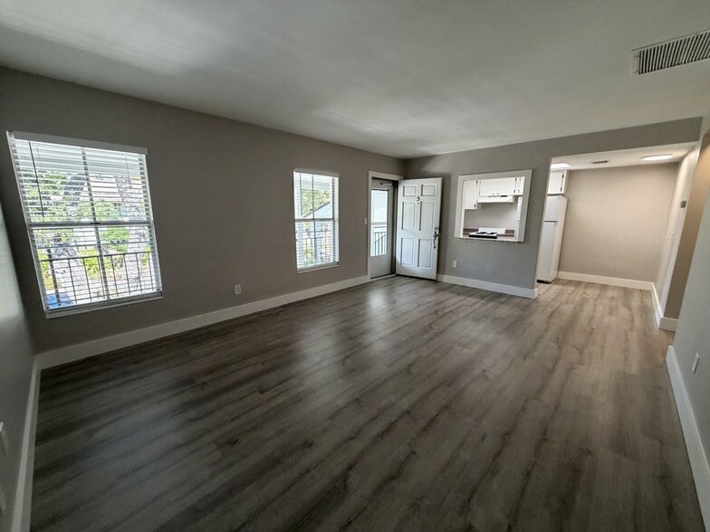 Building Photo - 1 Bed/1 Bath - Unit 5