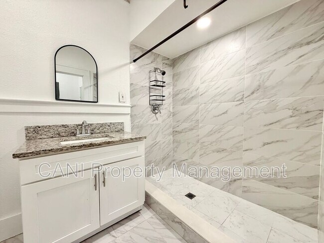 Building Photo - 507 N Ridgewood Ave