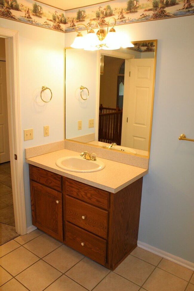 Building Photo - Available Now!- 2 Bedroom Condo In Davison