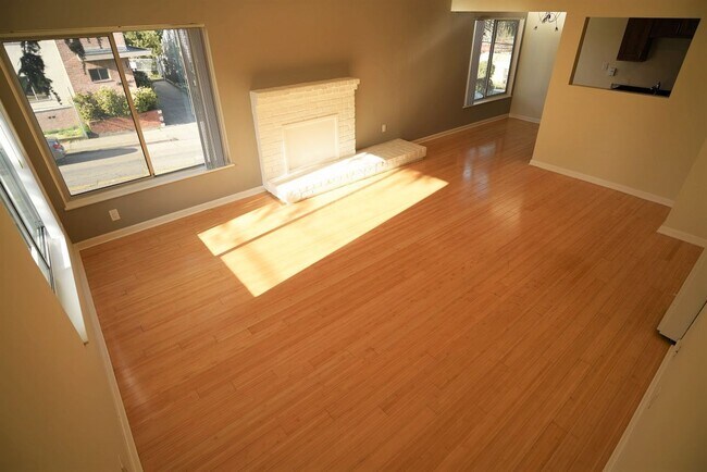 Interior Photo - 2p008 - Lake View East