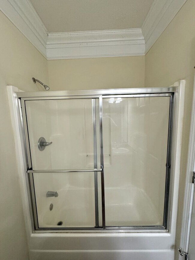 Building Photo - 4br House FOR RENT - less than 1 mile from campus - FALL 2026 PRELEASE