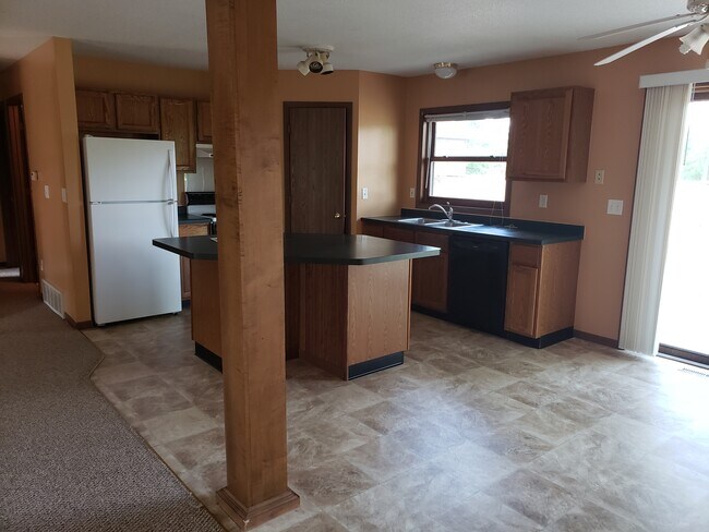 Building Photo - 2511 Thomas Ct