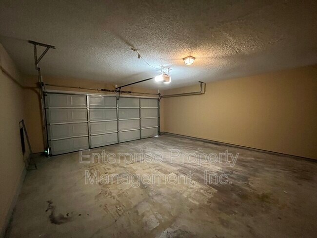 Building Photo - 8642 Pantherburn Cir N
